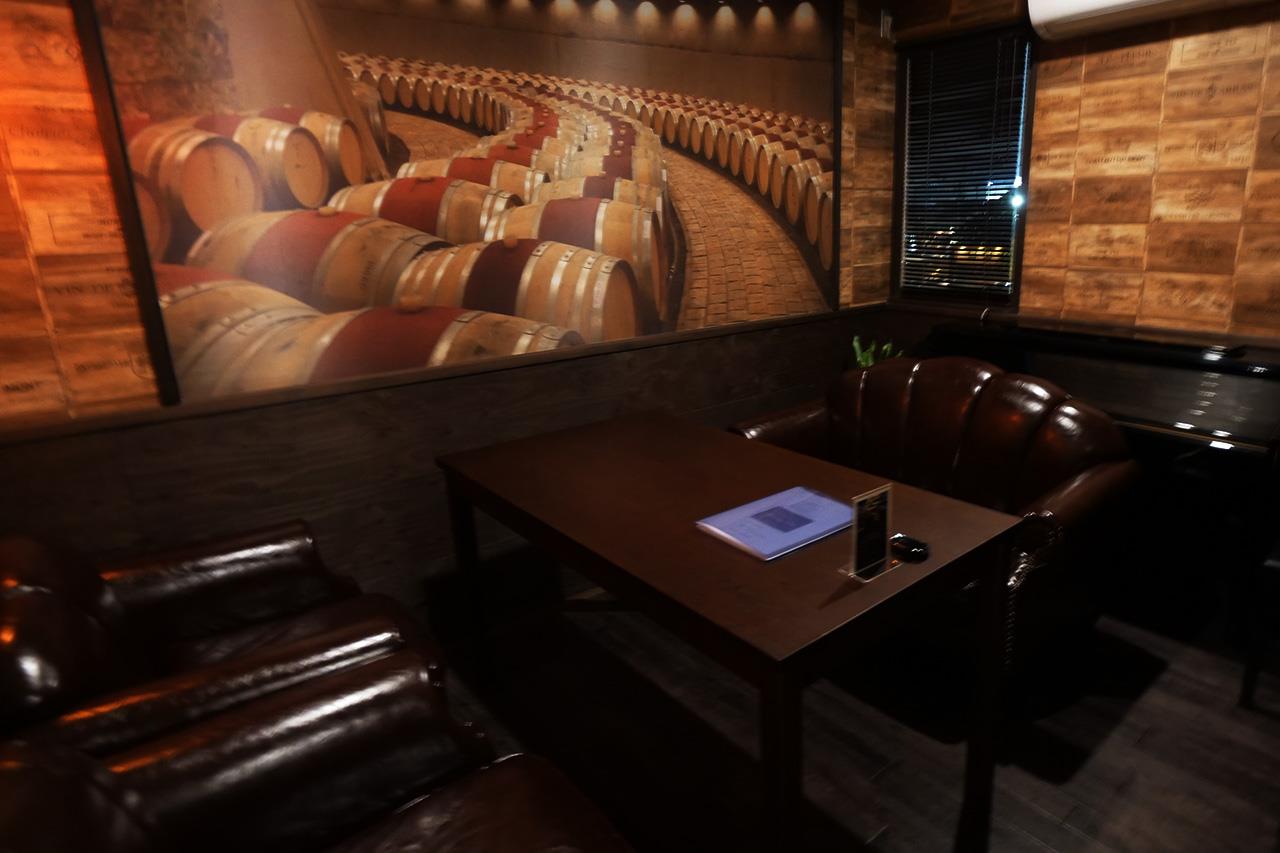 岡崎市で隠れ家的なバーといえば《Wine＆Bar Rainy106》！デートや大人な女子会にもおすすめです！是非お越しください！